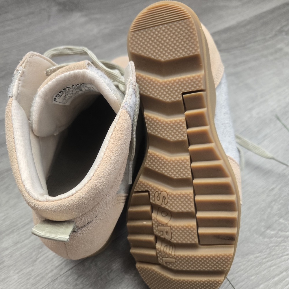 Sorel Boots in Tan and Gray